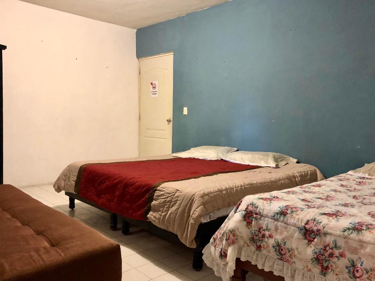 Oyo Hotel Cuatro Reales Galeana Bagian luar foto